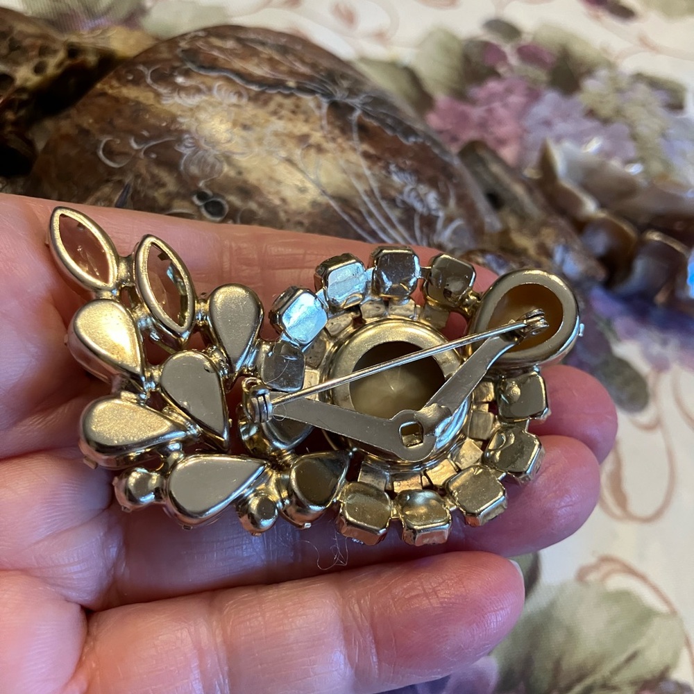 AURORA BOREALIS CRYSTAL PRONG SET STONES WITH MOON GLOW AND CABUCHONS BROOCH - Picture 5 of 12